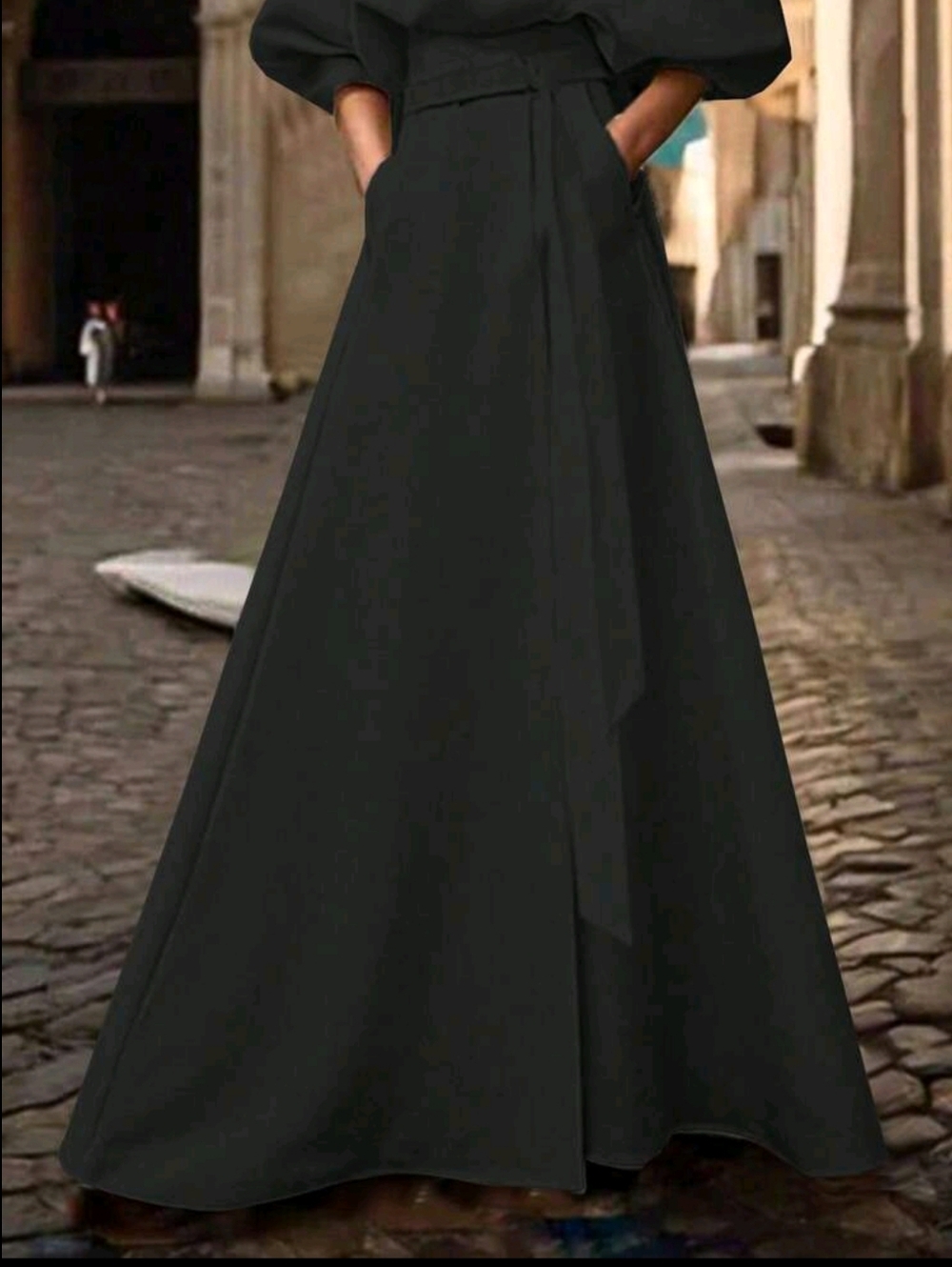 Elegant Black Balloon-Sleeve Maxi Dress - Picture 6 of 8